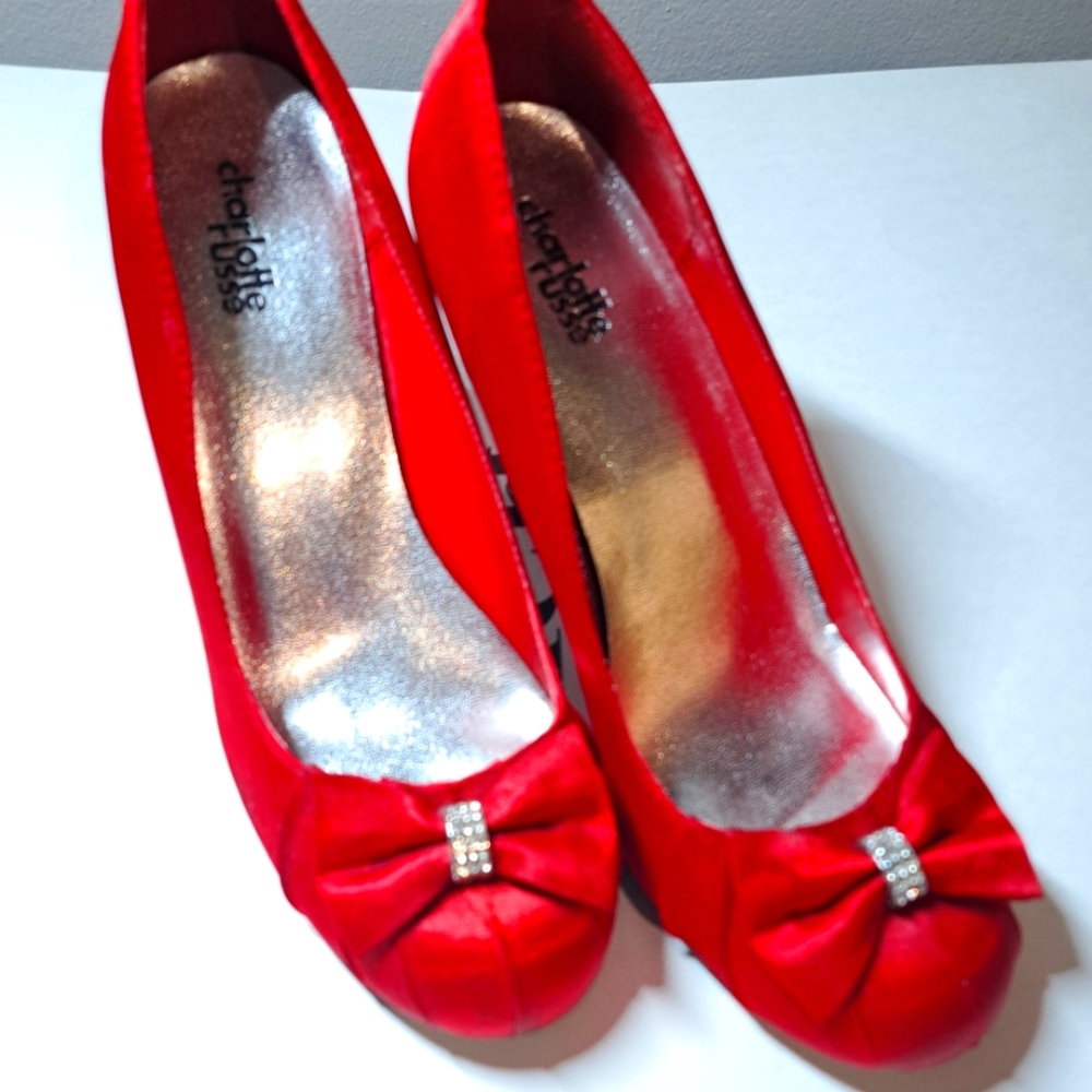 VIBRANT CHARLOTTE RUSSE RED LINED SHOES. SIZE 8 US. RED BOE WITH RHINESTONES. - Picture 10 of 10